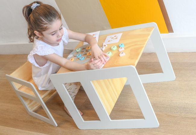 Mesa y silla montessori